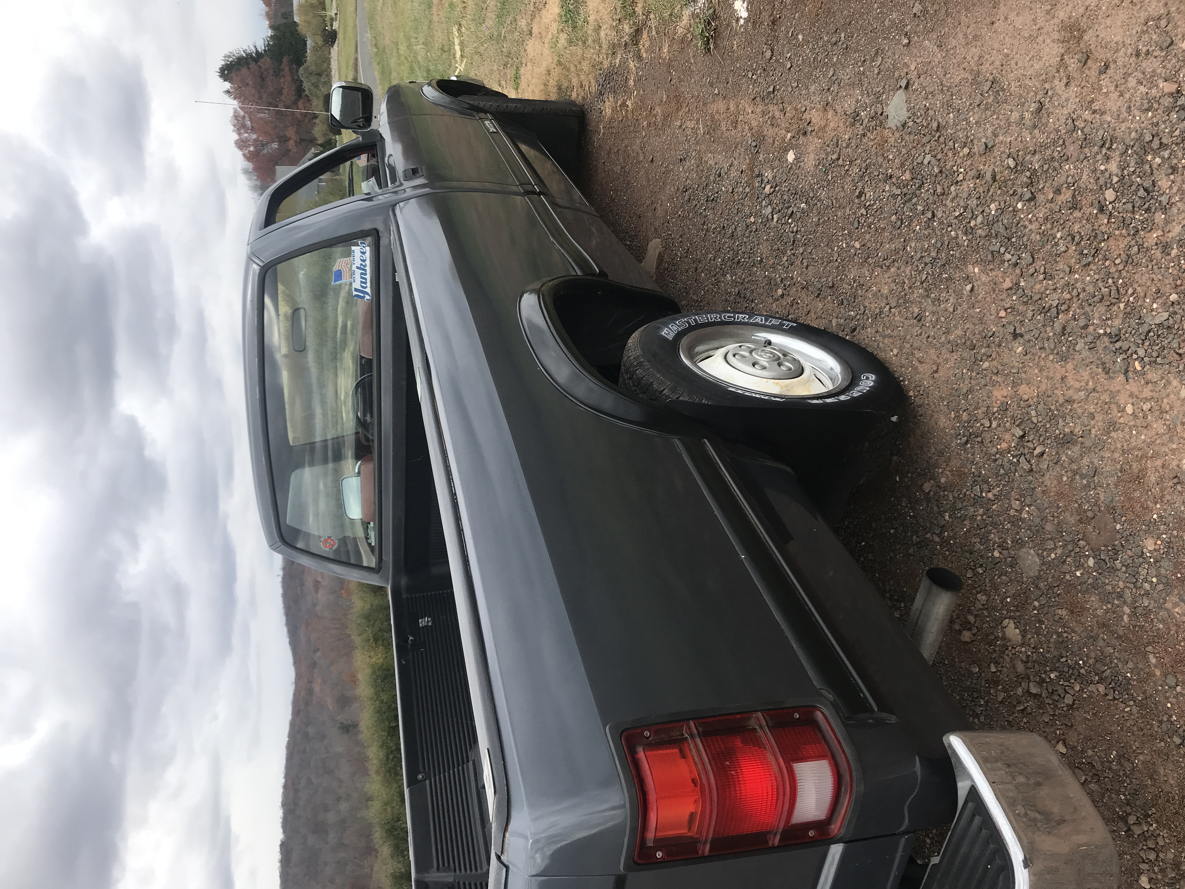 1991 Dodge Dakota Pickup ONE OWNER 117K 8 foot bed and roomy bench seating NICE — photo 5